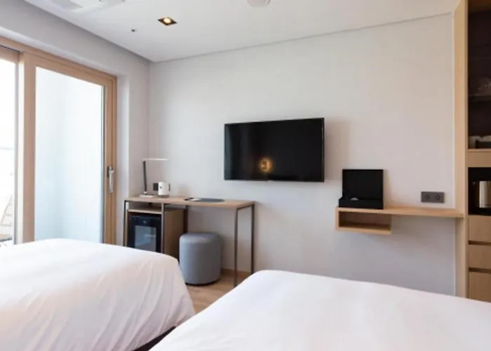 Hotel Connect & *