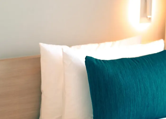 Hotel Connect & *